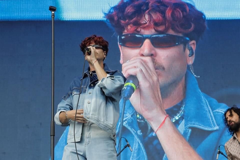 El segundo día del Vive Latino arrancó con show de la banda argentina Bandalos Chinos, rumbo a la presentación de los Red Hot Chili Peppers.