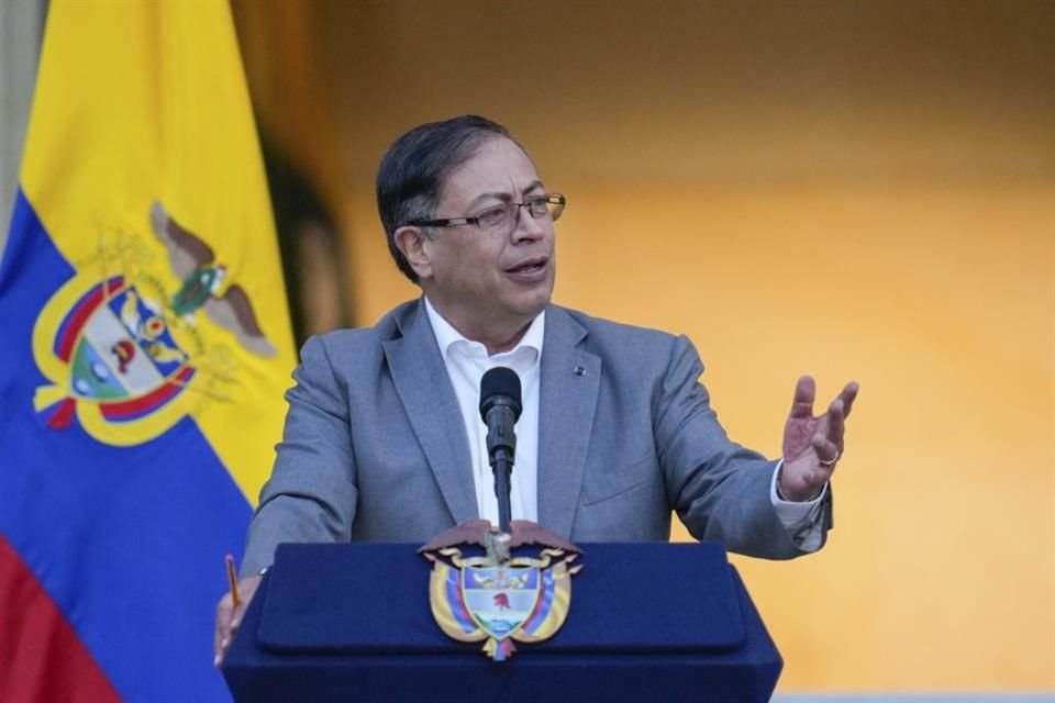 El Presidente de Colombia suspendió el cese al fuego con el Clan del Golfo y ordena reactivar operaciones militares en su contra.