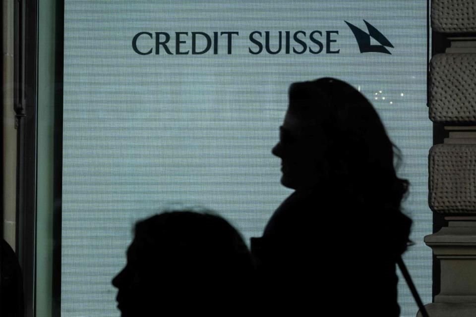 UBS aceptó el domingo pagar 3 mil 250 millones de dólares por Credit Suisse, un tercio de lo que valía el banco antes de la negociación.