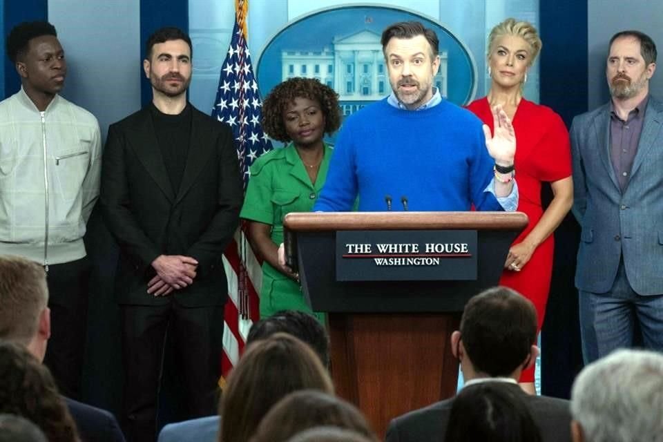 La estrella de 'Ted Lasso', Jason Sudeikis, y otros miembros del elenco visitaron la Casa Blanca para hablar sobre el tema de salud mental.