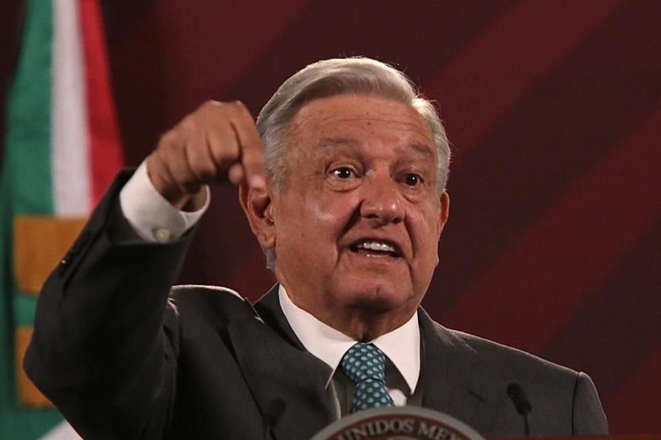 El Presidente dijo que sospecha que agencias internacionales están detrás del hackeo al Ejército.