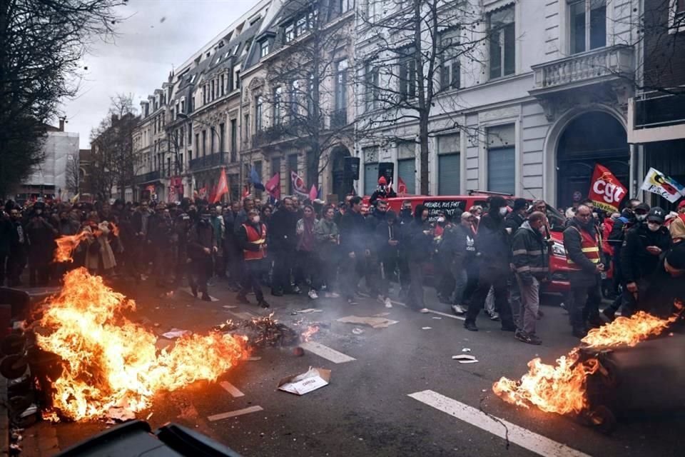 El Presidente prometió desafiante impulsar la controvertida reforma de pensiones, diciendo que estaba preparado para protestas violentas.