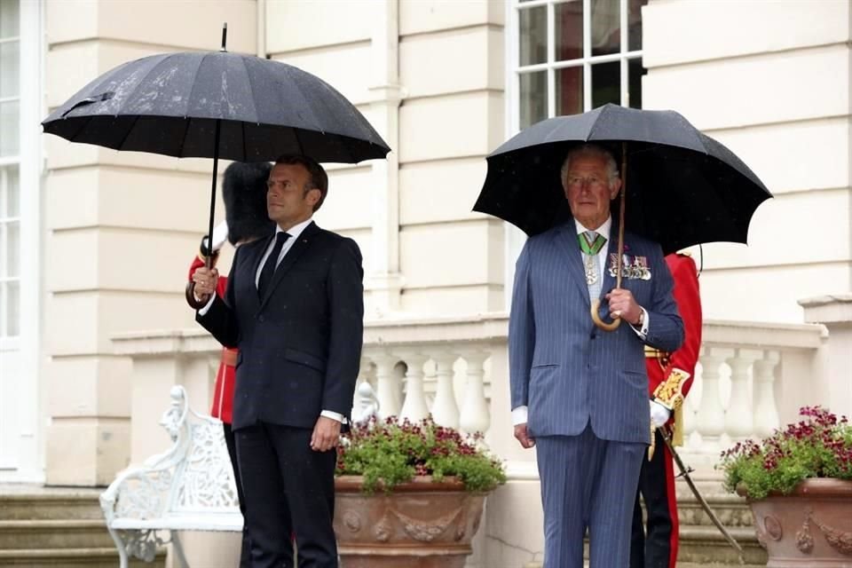 La visita del Rey Carlos III a Francia se postergó debido a las protestas contra la reforma de pensiones de Macron.