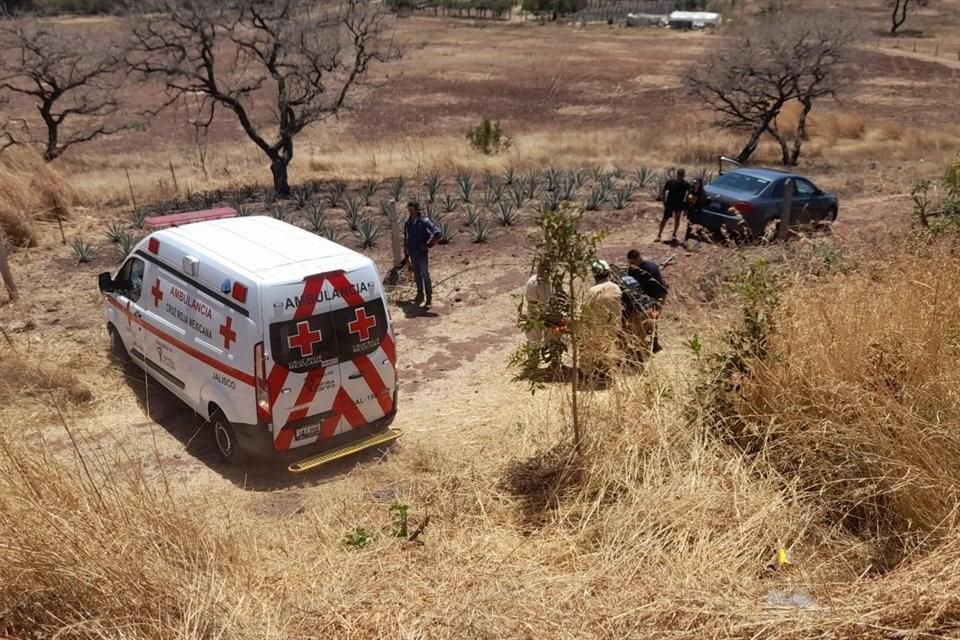 Una persona salió con lesiones menores al intentar ayudar a los afectados.