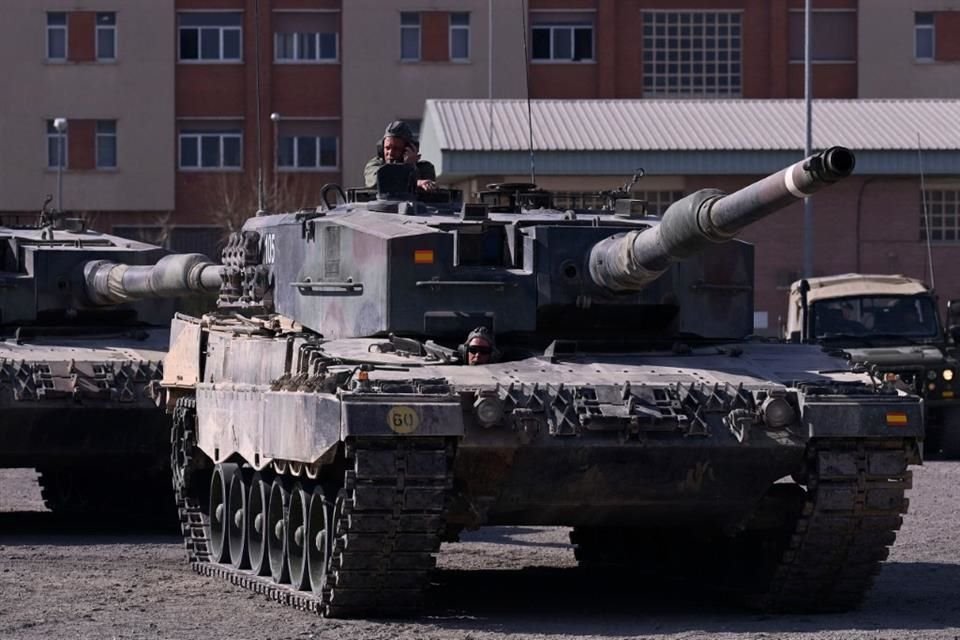 Alemania y Reino Unido entregaron tanques Leopard 2 a Ucrania.