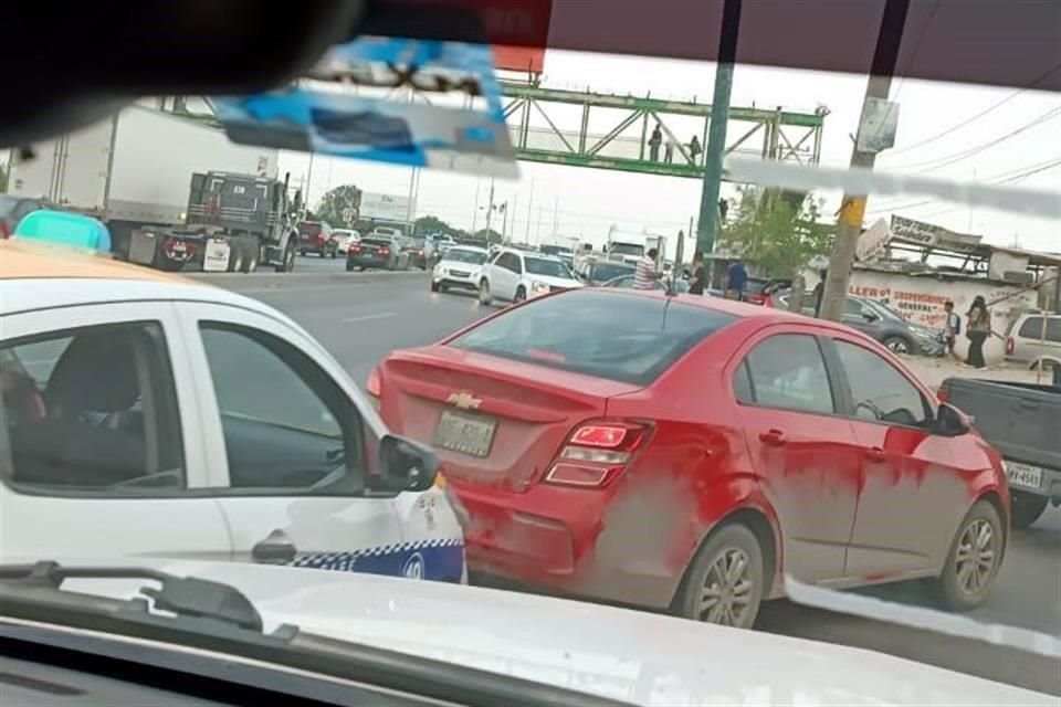 Tras el bloqueo, la circulación colapsó en ambos sentidos de la Carretera Río Bravo-Reynosa.