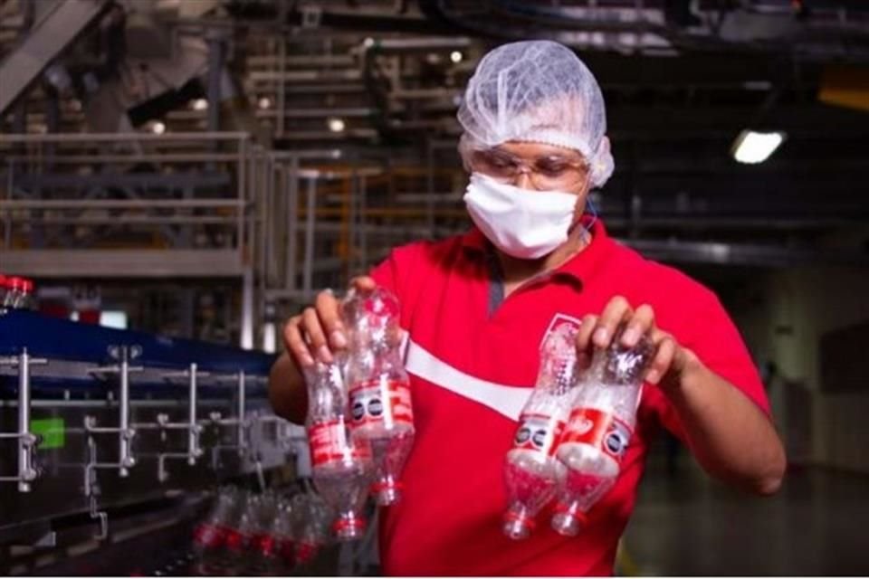 Las acciones de Femsa llegaron a perder hasta 4 por ciento en BMV.