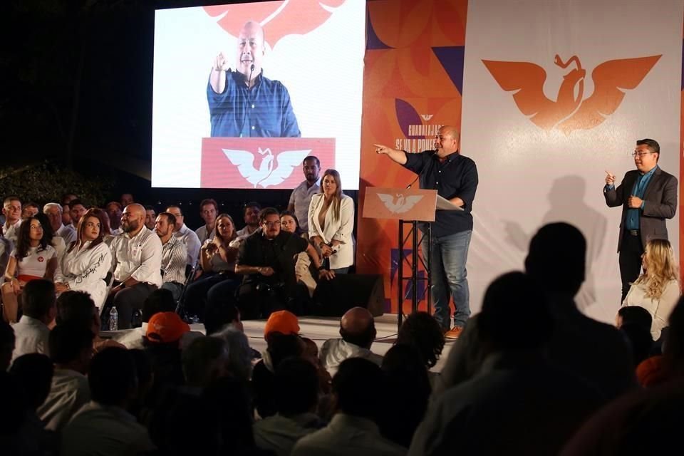 El Gobernador Enrique Alfaro durante la toma de protesta de Priscila Franco como Coordinadora Operativa Municipal de MC en Guadalajara.