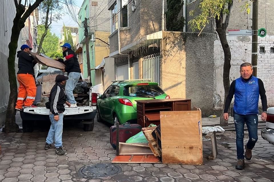 Claudia Sheinbaum explicó que la inundación por el desborde de la Presa Tacubaya, que afectó a 52 casas de Álvaro Obregón, se debió a la basura. 