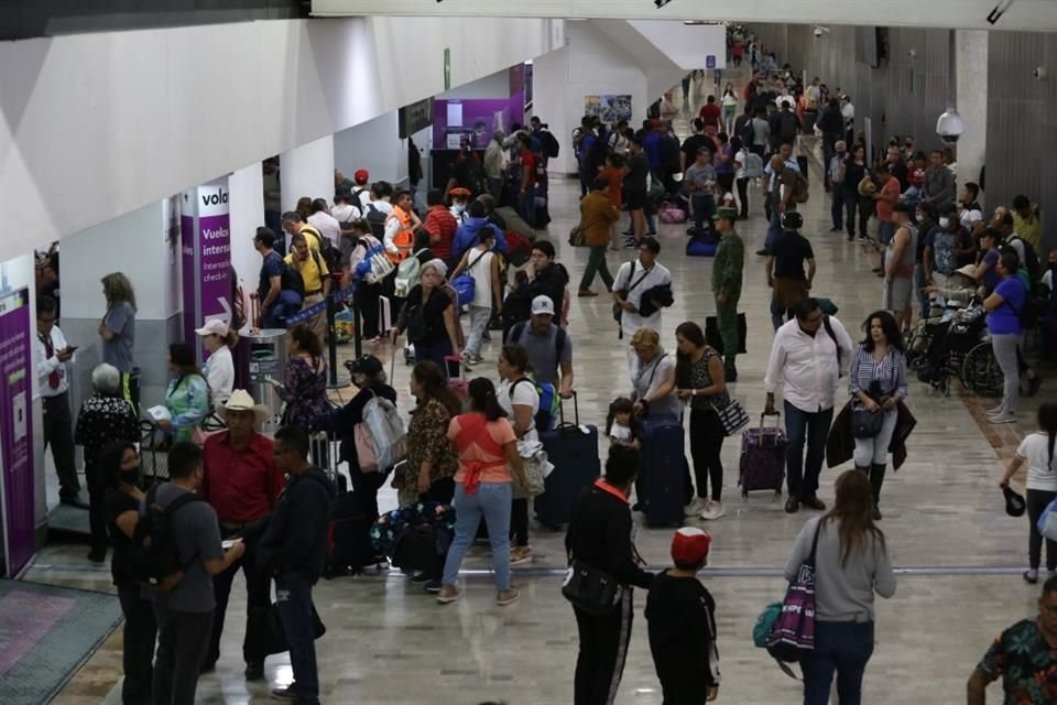 Mediante su cuenta de Twitter, la terminal aérea detalló que se aplicó el procedimiento de emergencia correspondiente, cerrando las válvulas, y corte de energía eléctrica.