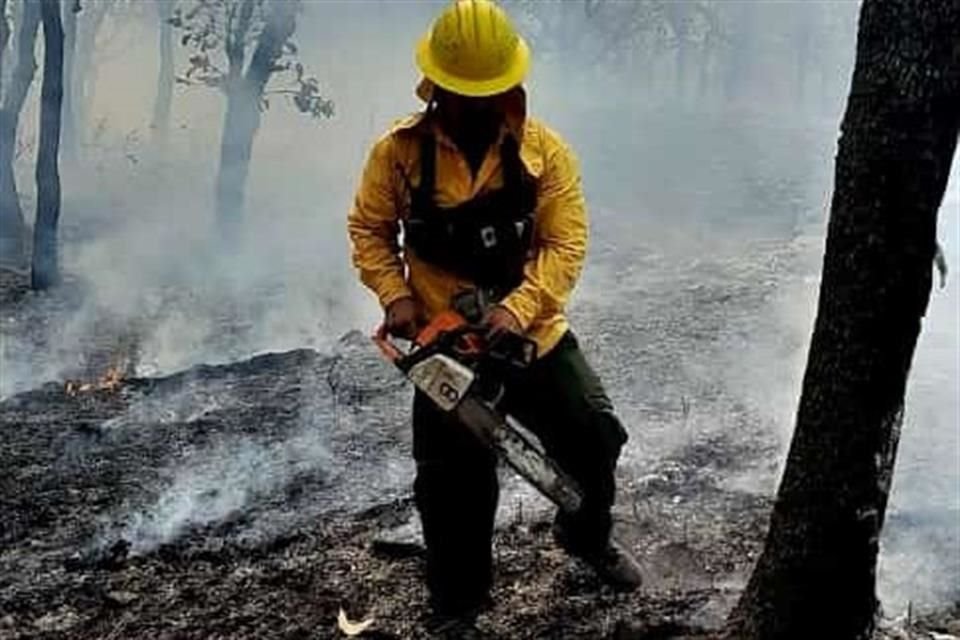 Autoridades informan que aunque el incendio no ha sido sofocado, sí se encuentra controlado. 