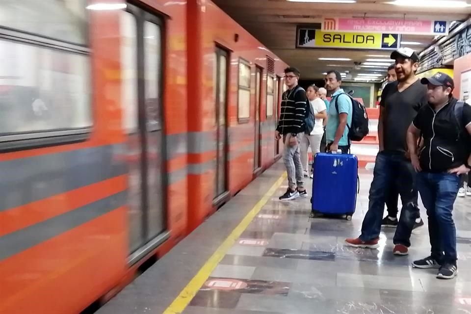 En líneas como la 2 y la 3 del Metro, la presencia de los agentes de la Guardia ya era nula ayer.