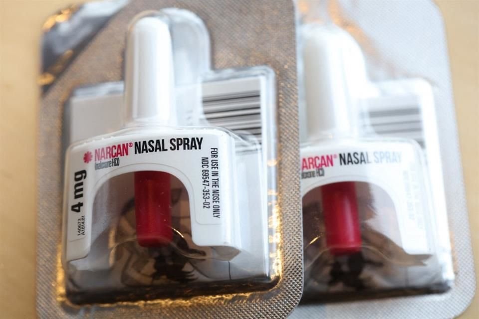 Narcan, un aerosol nasal que puede revertir rápidamente una sobredosis de opioides, ha recibido la aprobación federal para ser vendido sin receta en Estados Unidos.