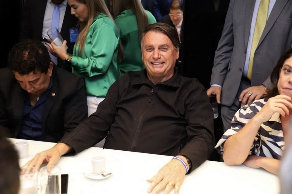 Jair Bolsonaro regresó a Brasil para reingresar en la política, complicando la vida de su sucesor y némesis, Luiz Inácio Lula da Silva.