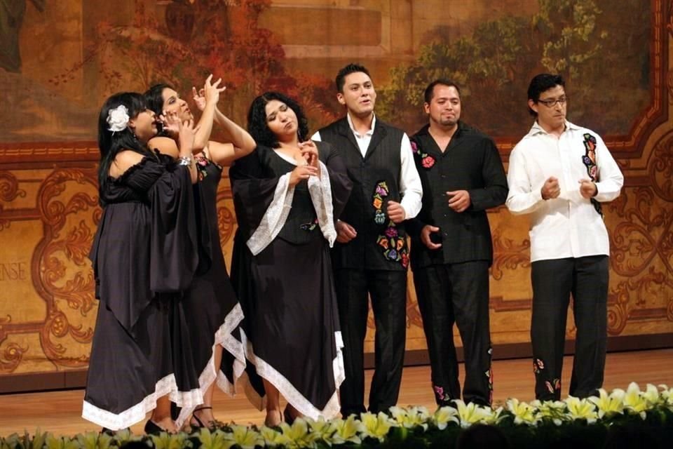 A lo largo de sus 30 años de carrera Voz en Punto ha cantado en más de 20 países y colaborado con orquestas como la Sinfónica de Dresde, la Camerata Salzburgo y Bobby McFerrin, entre otros.