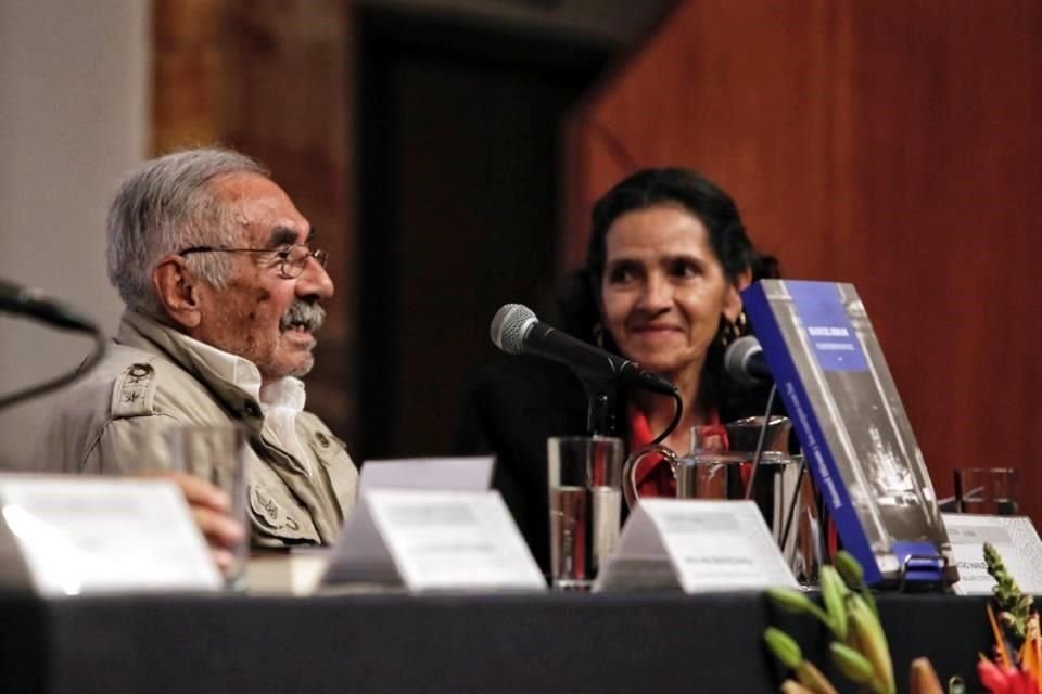 El libro 'Manuel Hiram y los cuerpos con luz' fue presentado la noche del miércoles en la Sala Ponce del Palacio de Bellas Artes con la presencia del maestro y la investigadora Margarita Tortajada.