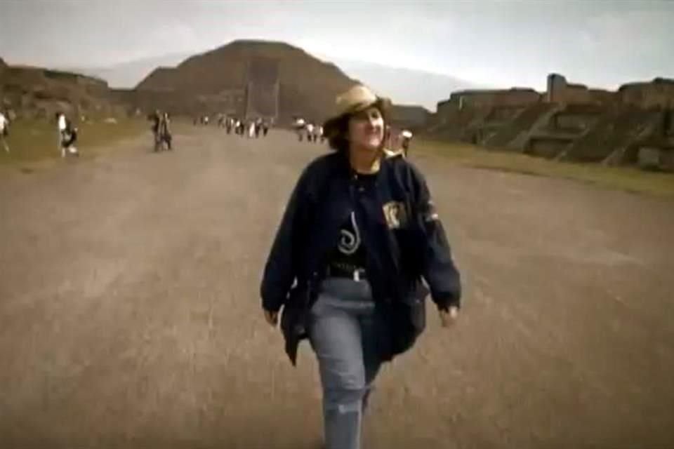 Desde muy joven hizo de Teotihuacán su gran objeto de estudio, y disfruta por igual tanto las exploraciones en campo como el trabajo en los laboratorios.