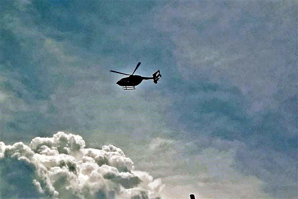 Un helicóptero sobrevoló ayer a baja altura el corredor a Buenavista y Aguililla.