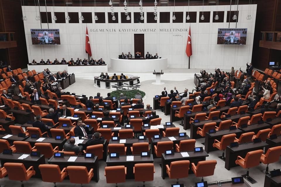 El Parlamento de Turquía ratificó, después de diez meses, la adhesión a la OTAN de Finlandia.