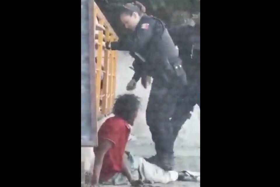 La agresión a la persona en situación de calle por parte de policías de Guadalajara, ocurrió en la zona de Chapultepec.