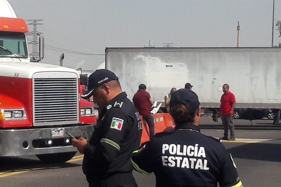 La México-Cuernavaca fue la primera vía cerrada por los transportistas.