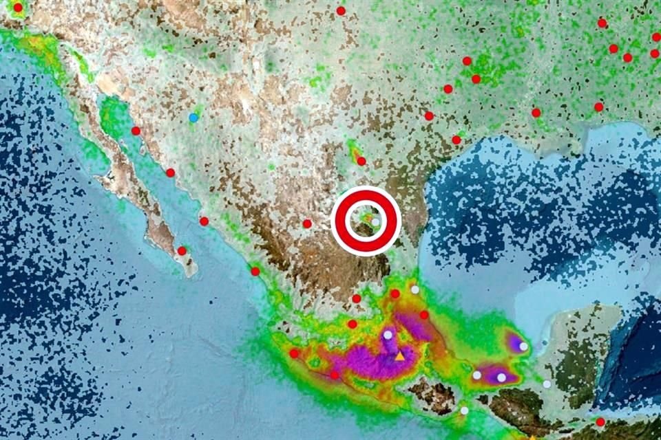 Imágenes superpuestas tomadas por la NASA del 2005 al 2021 muestran a la Refinería de Cadereyta como el principal emisor de dióxido de azufre.