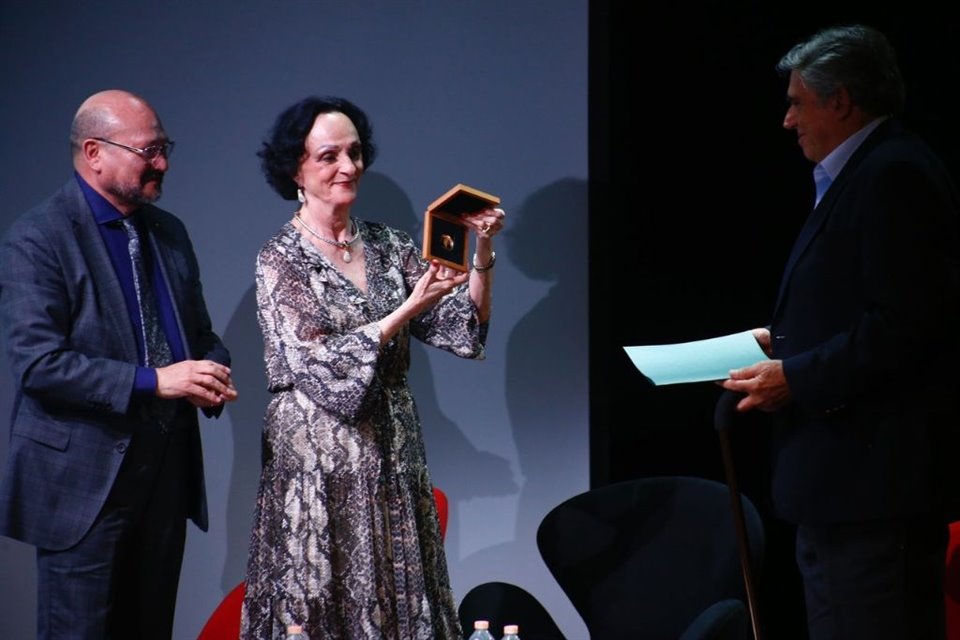 Ángeles González, cronista e historiadora, recibió el Premio Federico Sescosse 2022 de Icomos por preservar y divulgar patrimonio cultural.