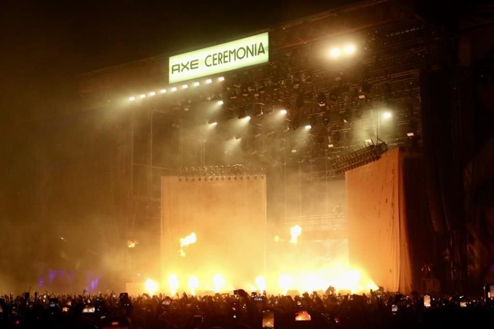 El rapero Travis Scott brindó un explosivo concierto durante el festival Axe Ceremonia, siendo este su primer show en México.