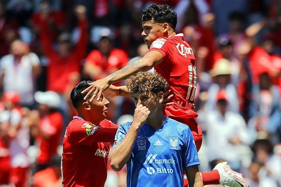 Igor Lichnovsky marcó en propia puerta.