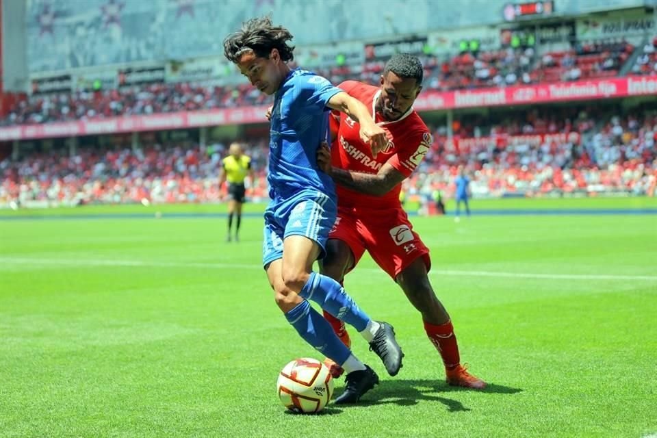 El 'Chima' Ruiz mandó para el segundo tiempo a Diego Lainez, pero poco pudo hacer.