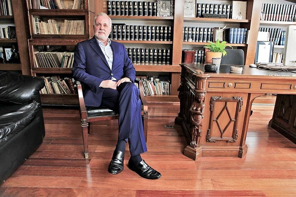 Raúl Padilla, ex Rector de la UdeG y líder de uno de los grupos políticos más influyentes de Jalisco, se quitó la vida ayer en su domicilio.