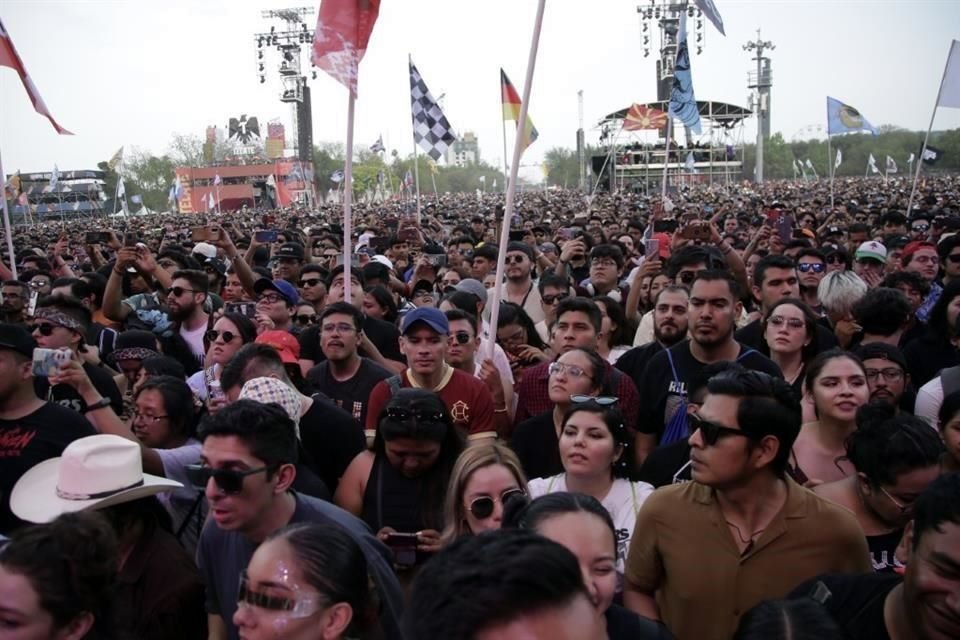 Como en días anteriores, los miles de asistentes al festival Pa'l Norte disfrutaron de grandes presentaciones musicales.