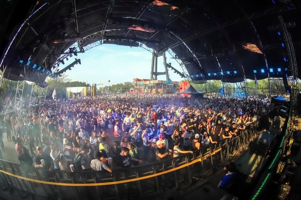 Como en días anteriores, los miles de asistentes al festival Pa'l Norte disfrutaron de grandes presentaciones musicales.
