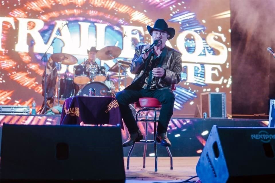 Los Traileros del Norte cantaron sus éxitos en el festival Pa'l Norte.