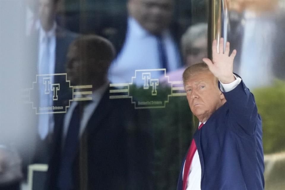 El ex Presidente Donald Trump llegó a la Torre Trump en Nueva York el 3 de abril del 2023.