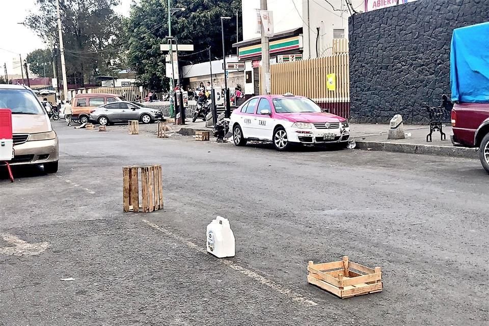 Sobre Doctor Pasteur, justo en el acceso principal al Hospital General, los acomodadores hacen su agosto.