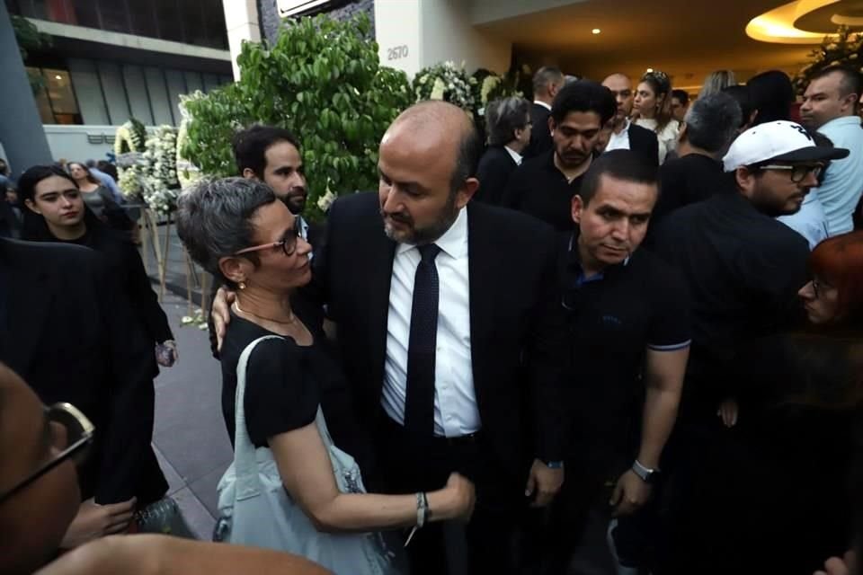 El Rector Ricardo Villanueva, en el funeral de Raúl Padilla.