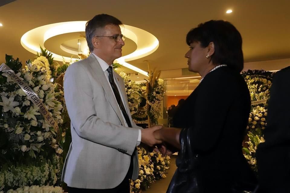 Tonatiuh Bravo Padilla, primo de Raúl, en el funeral.