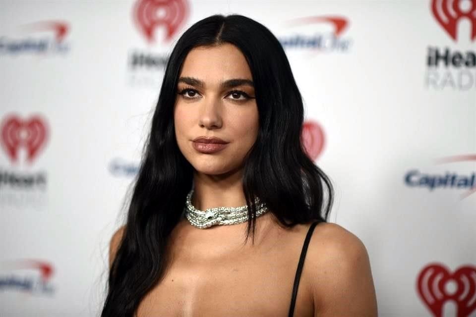 Dua Lipa debutará como actriz en 'Barbie', donde interpretará a una sirena junto a Margot Robbie.