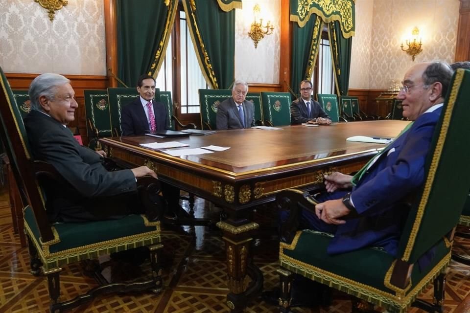 AMLO, Ignacio Sánchez Galán, Rogelio Ramírez de la O y Manuel Bartlett. 