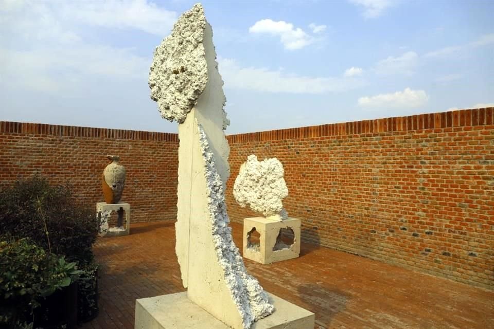 En la terraza del espacio, bajo la curaduría de Alberto Ríos de la Rosa, habita la obra de Alejandro Almanza Pereda.