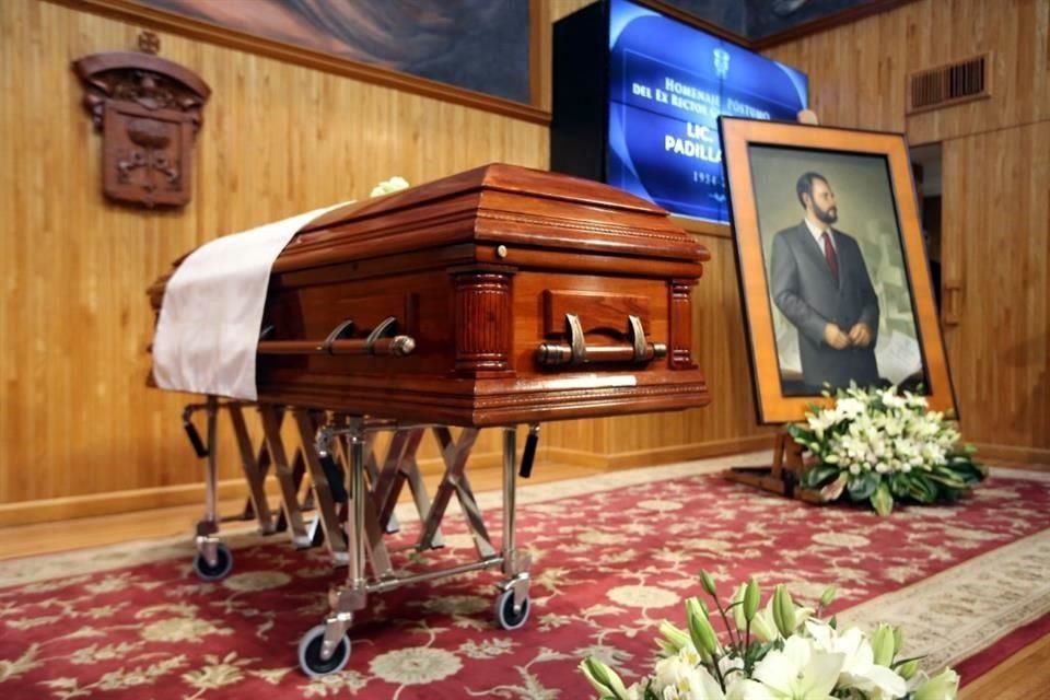 El jefe político dela UdeG, Raúl Padilla, fue homenajeado en el Paraninfo de Enrique Díaz de León.