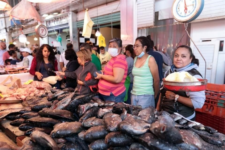 Especialista seala que la falta de agua en un mercado como La Nueva Viga es un problema de salud pblica.