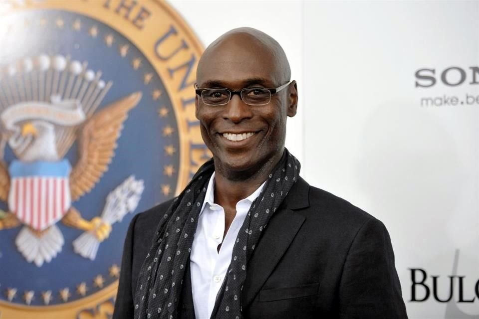 El actor Lance Reddick murió a causa de una cardiopatía isquémica y enfermedad arterial ateroesclerótica.