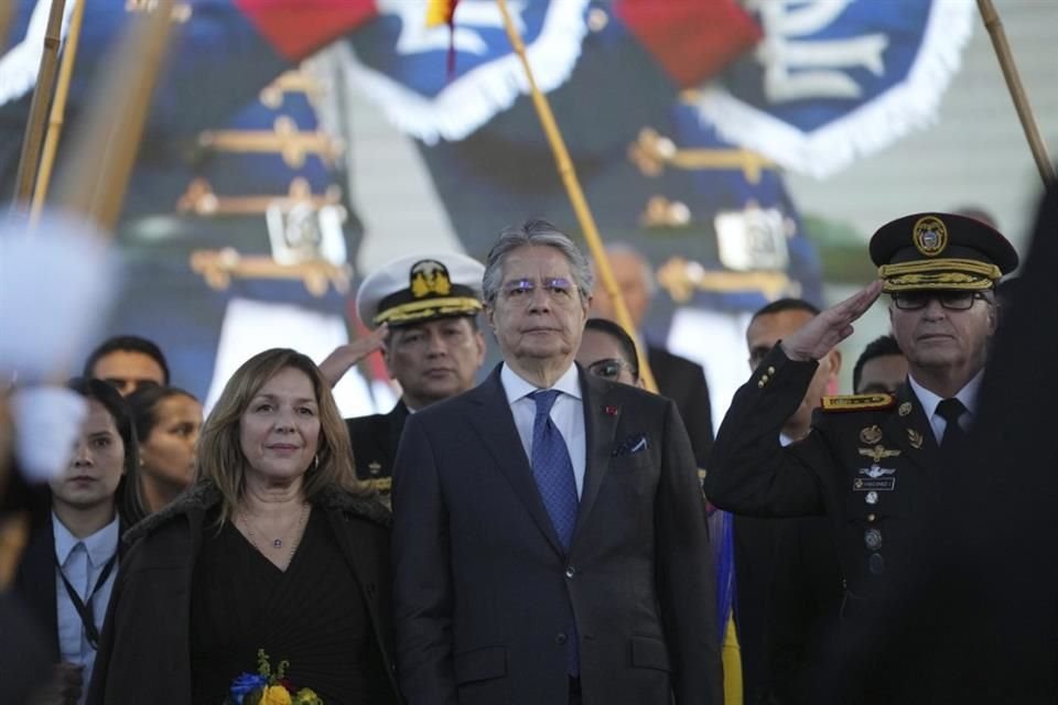 El Presidente de Ecuador, Guillermo Lasso, a la salida del Consejo Nacional Electoral, en Quito, Ecuador, el 5 de febrero de 2023.