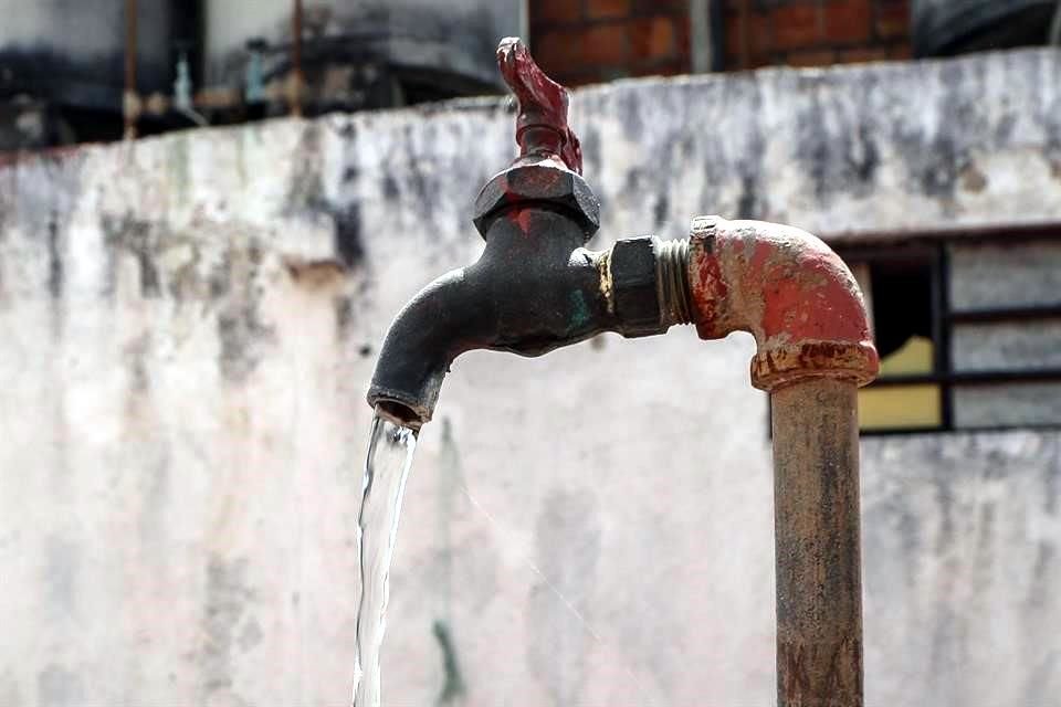 El 76% del AMG padece el corte de agua.