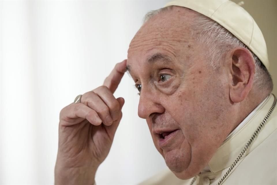 El Vaticano informó que el Papa Francisco seguirá el Viacrucis desde su residencia.