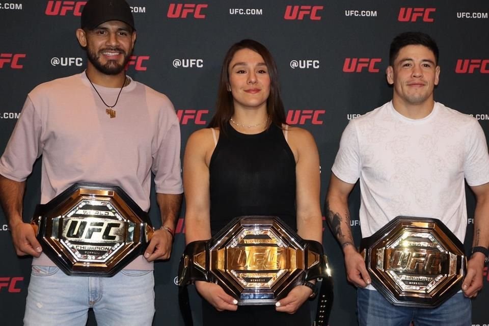 Yair Rodríguez (izq.), Alexa Grasso y Brandon Moreno, los campeones mexicanos de UFC se reunieron hace unos días en la CDMX.