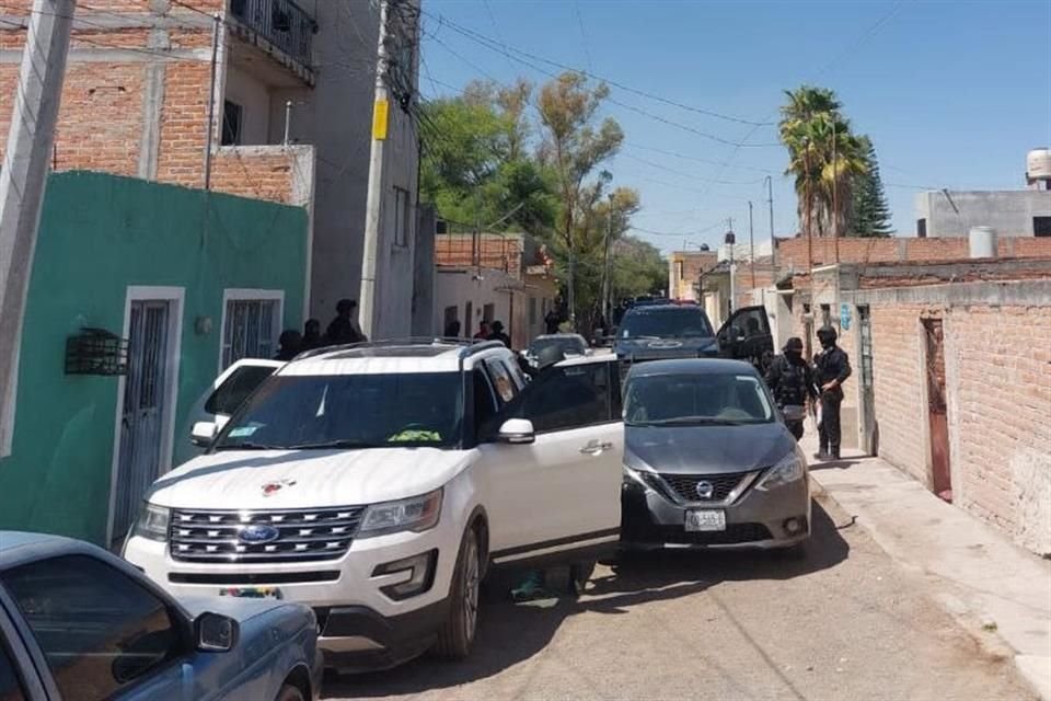 Policías de Encarnación de Díaz, detuvieron a dos hombres luego de que ellos los vieran e intentaran darse a la fuga.