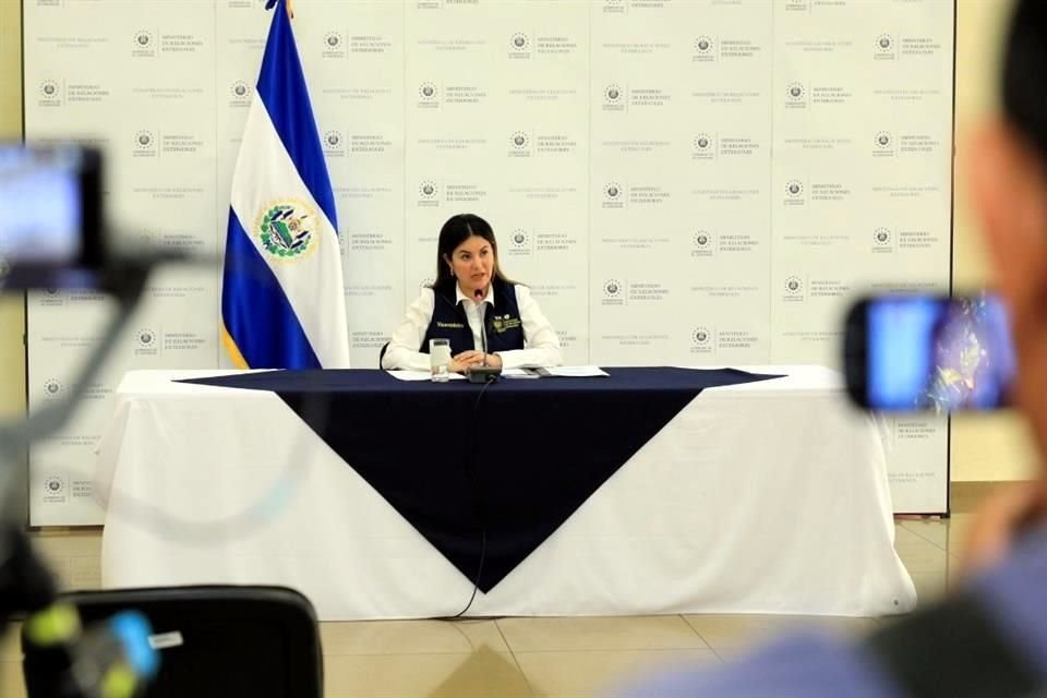 Cindy Portal, vicecanciller de El Salvador, exigió castigo a los responsables y la renuncia de los funcionarios encargados de Migración en México.